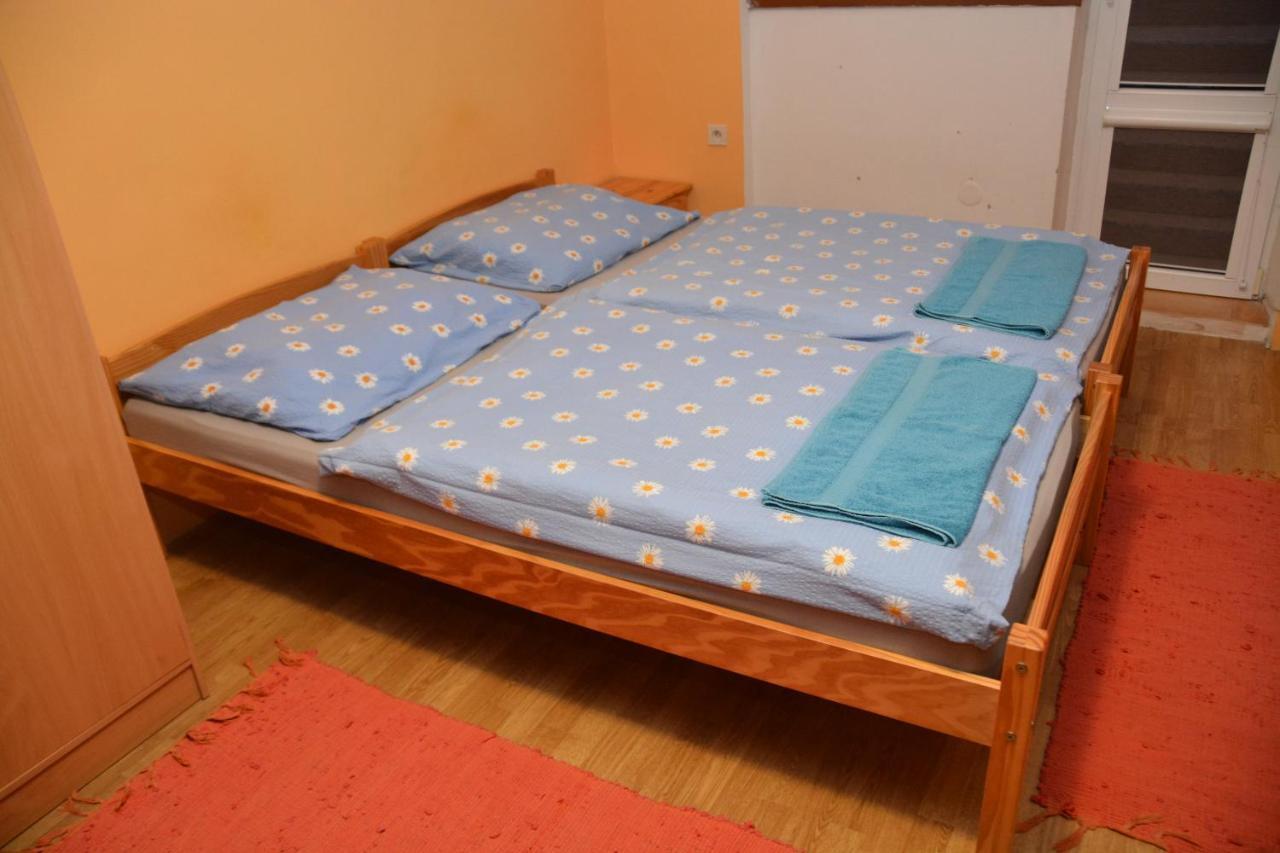 Privat Alexandra Apartman Lipótszentmiklós Kültér fotó